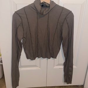 Olive size medium cropped long sleeve